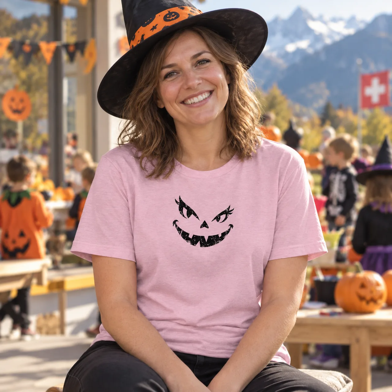 T-shirt faccia di Halloween, zucca ghignante, indossata