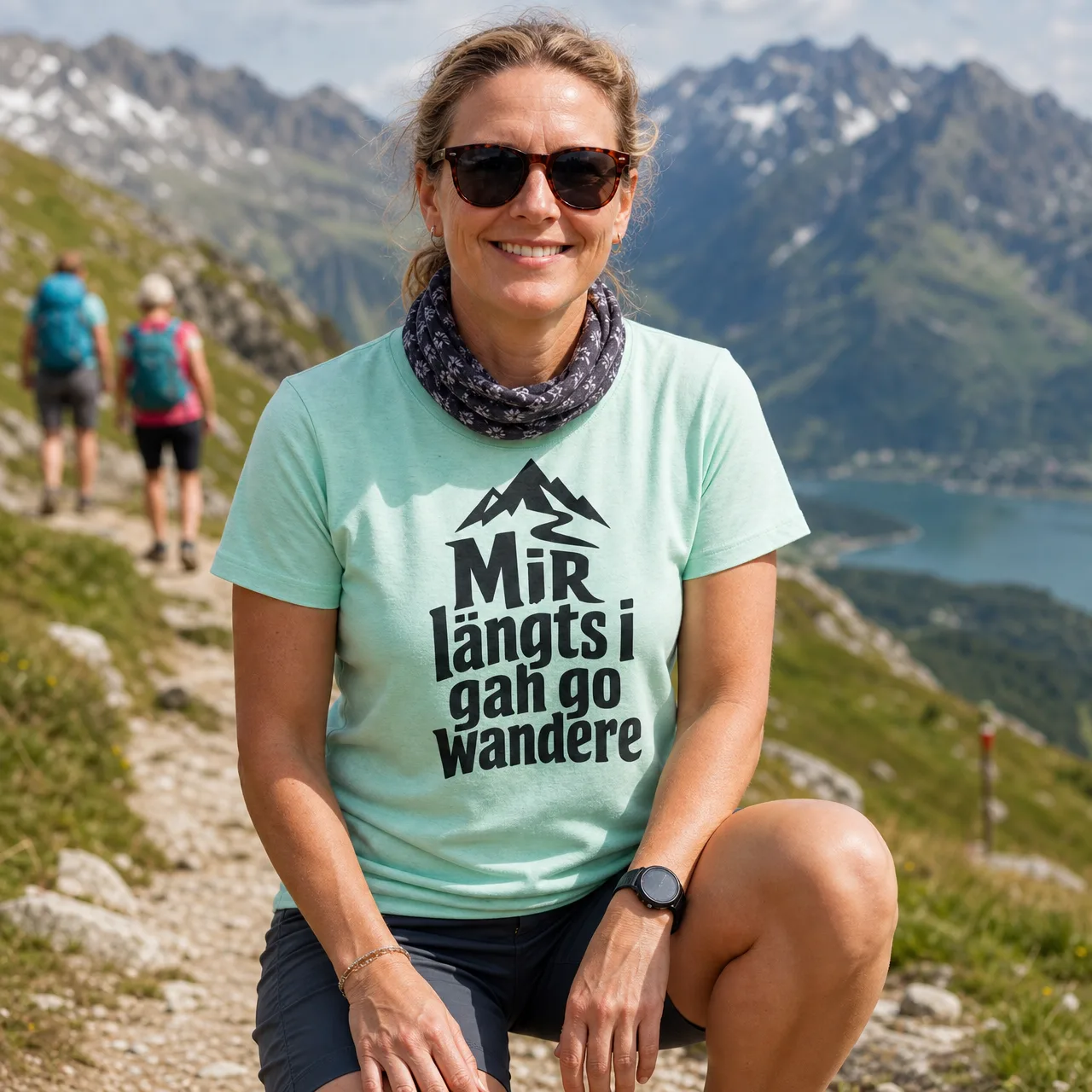 «Mir längts i gah go wandere», t-shirt rando humour, porté