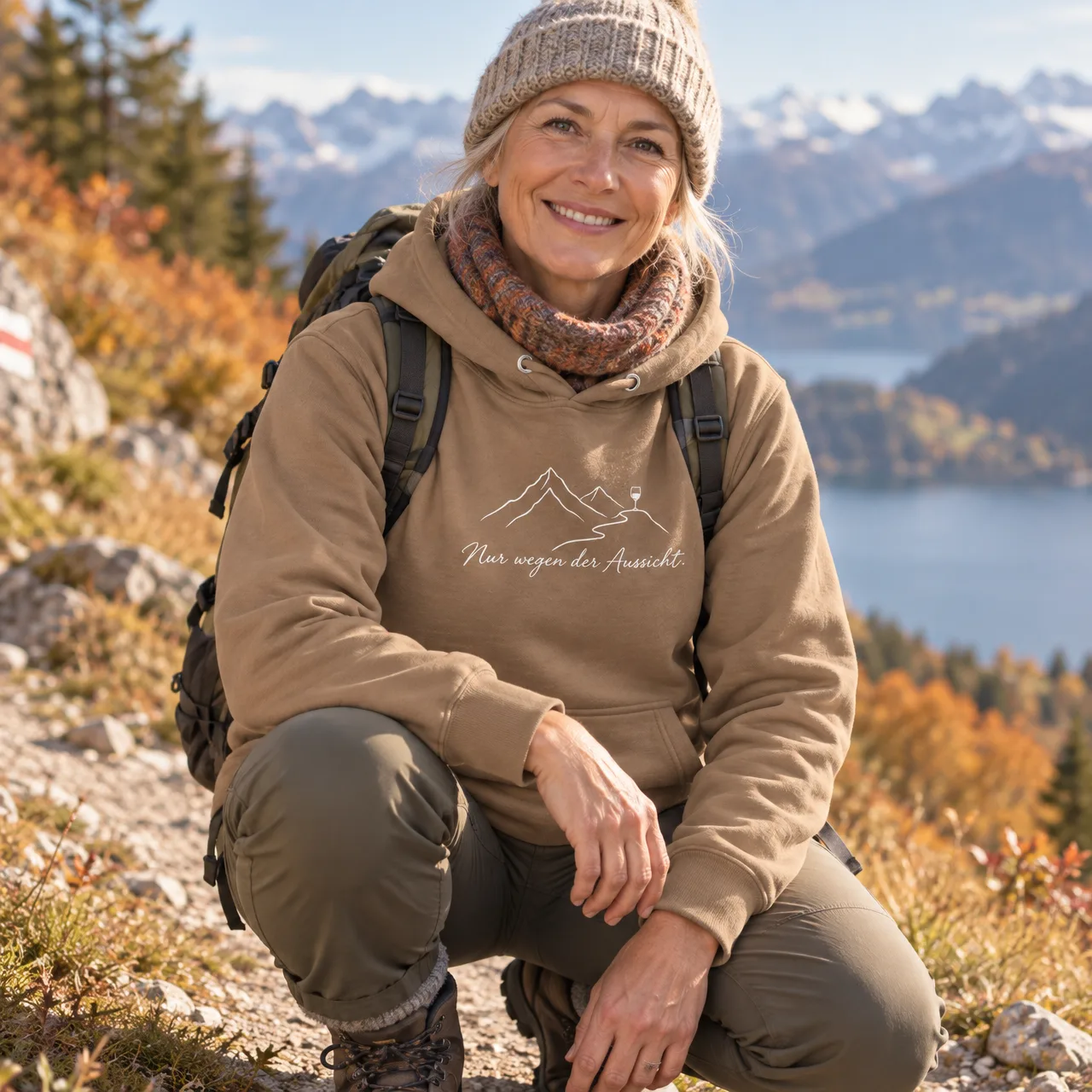 «Nur wegen der Aussicht» Wander-Hoodie, getragen