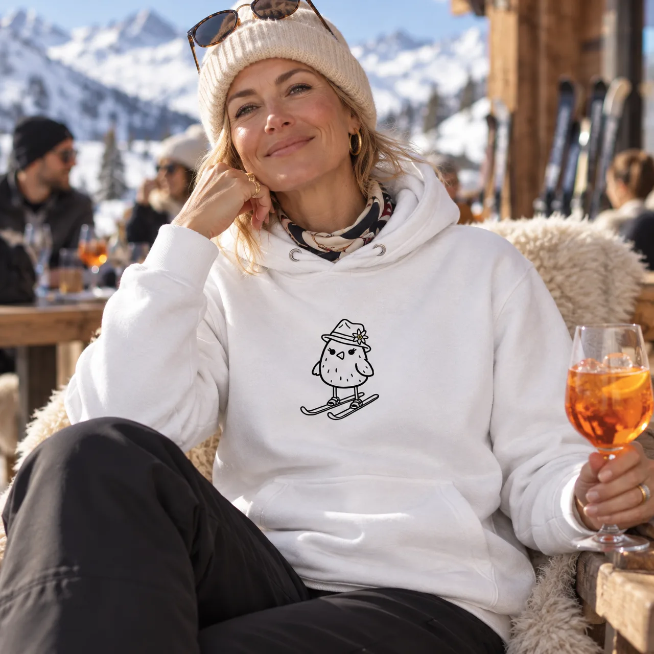 Skiing Chick, Après-Ski Hoodie Switzerland, worn
