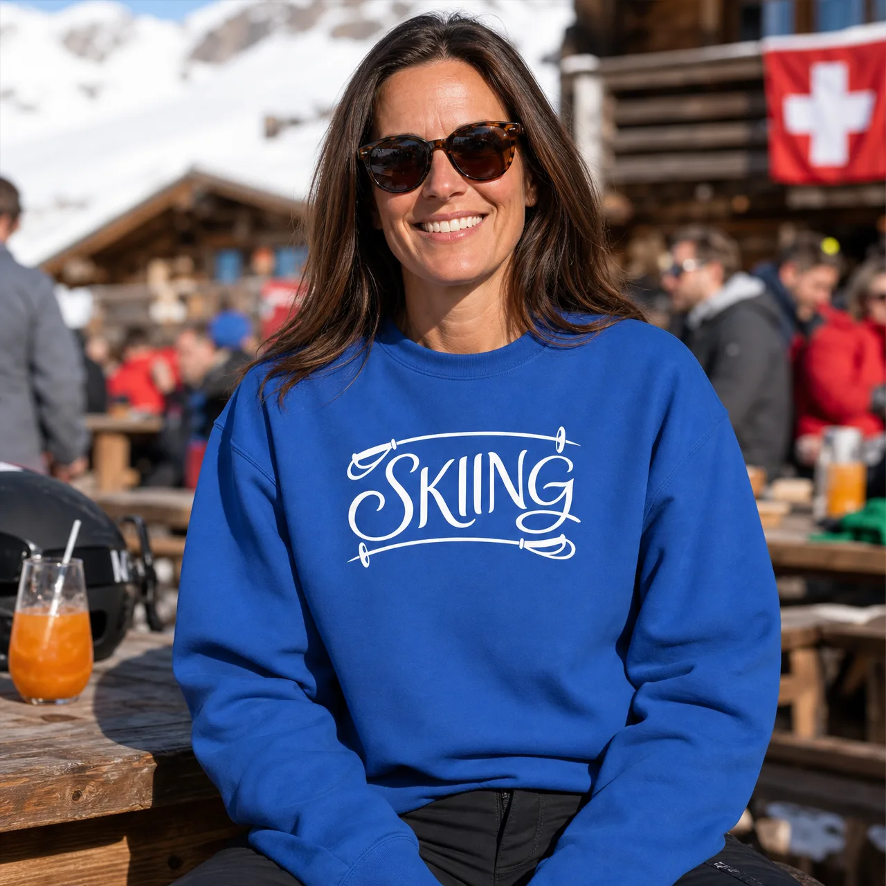 Skiing Schriftzug, Ski Sweatshirt für Wintersportler, getragen