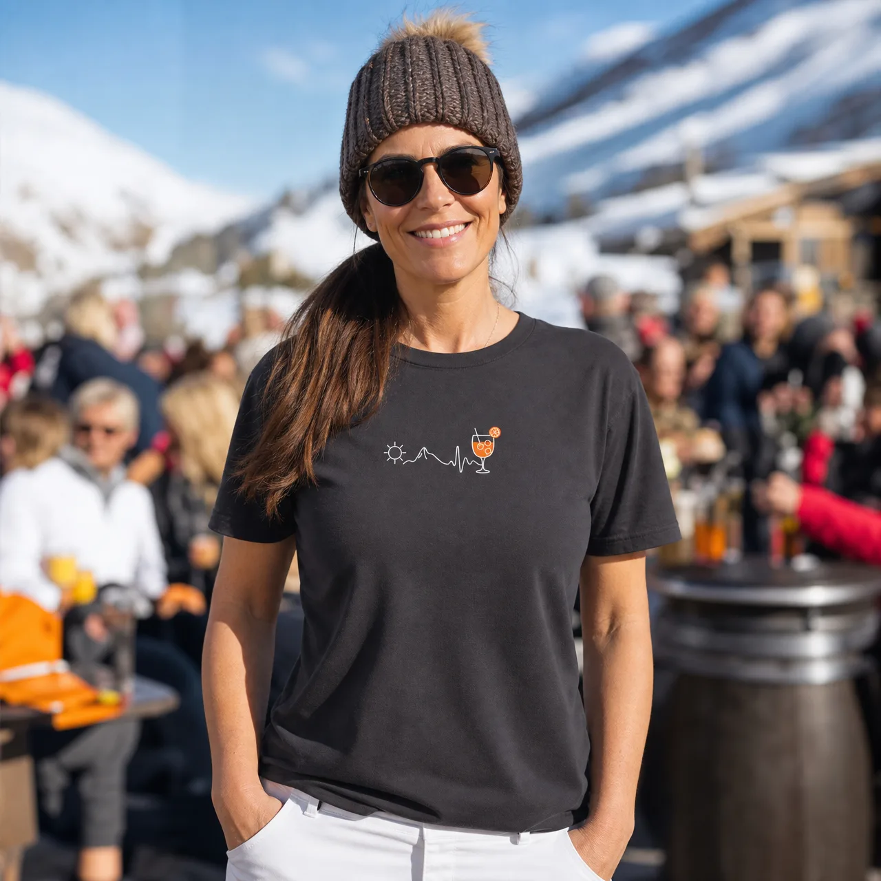 Sonne, Berge, Herzschlag & Apéro: Berg-T-Shirt, getragen
