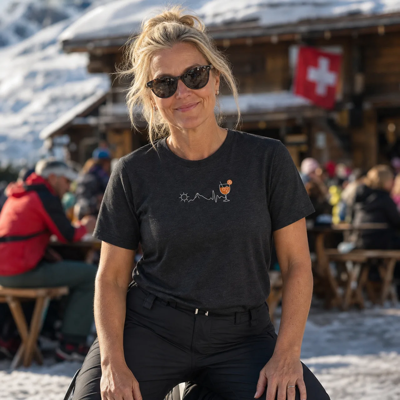 Sonne, Berge, Herzschlag & Apéro: Berg-T-Shirt, getragen